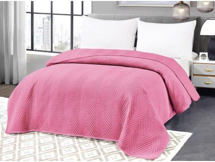 Světle růžový sametový přehoz ARROW VELVET na postel s moderním vzorem
