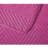 Fialový přehoz na postel ARROW VELVET s moderním geometrickým vzorem