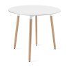 Moderní kulatý jídelní stůl KAMI s bílou deskou a přírodními bukovými nohami, průměr 80 cm, výška 74,5 cm, vhodný do menších prostor.