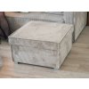 Designový taburet COSARO 65x65 cm světle šedý – pohodlí a funkčnost v jednom