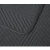 Tmavě šedý sametový přehoz na postel se vzorem ARROW VELVET (Rozměr 220 x 240 cm)