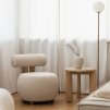 Elegantní křeslo HANNA krémové, moderní design a dubové nohy
