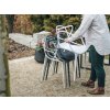 92370 17 moderni terakotova plastova zidle kato s ergonomickym tvarem