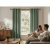 Zelený zatemňovací závěs LOOM VELVET 140x250 cm pro dokonalé zastínění interiéru